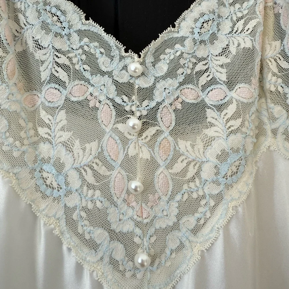 Vintage Elegant White Lace Trim Nightgown - Picture 5 of 9